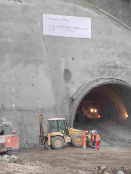 Diaľnica D1, Hubová-Ivachnová, tunel Čebrať