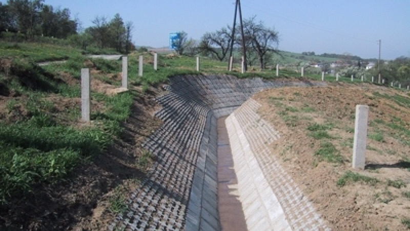 Referencie / Rekonštrukcia juhovýchodného svahu nemcovského tunela na trati Strážske -Prešov - foto Referencie / Rekonštrukcia juhovýchodného svahu nemcovského tunela na trati Strážske -Prešov - foto