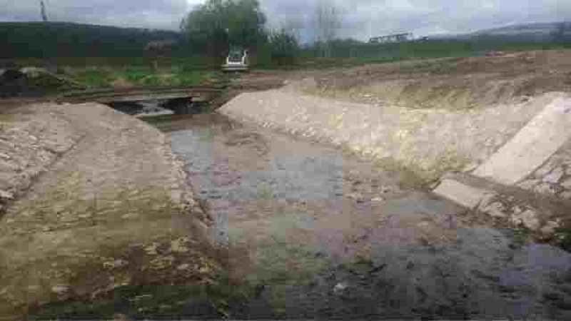 Referencie / ŽSR, Modernizácia železničnej trate Nové Mesto nad Váhom - Púchov, žkm 100,500 - 159,100 pre traťovú rýchlosť do 160 km/hod. - III. etapa, UČS 32 - 39.03 Tr. úsek Trenčín - Tr. Teplá, úprava koryta potoka pre žel. most v nžkm 127,771 - foto Referencie / ŽSR, Modernizácia železničnej trate Nové Mesto nad Váhom - Púchov, žkm 100,500 - 159,100 pre traťovú rýchlosť do 160 km/hod. - III. etapa, UČS 32 - 39.03 Tr. úsek Trenčín - Tr. Teplá, úprava koryta potoka pre žel. most v nžkm 127,771 - foto