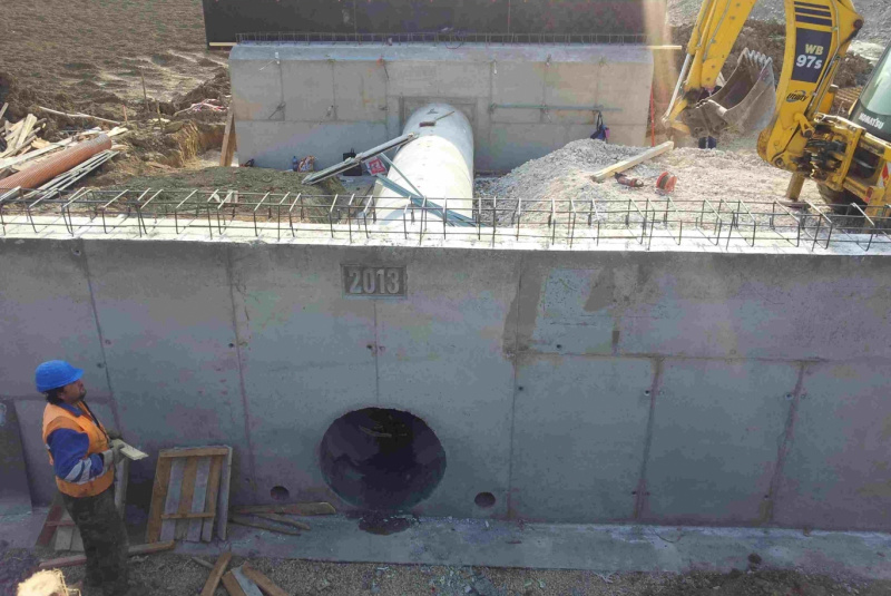 Referencie / ŽSR, Modernizácia železničnej trate Nové Mesto nad Váhom - Púchov, žkm 100,500 - 159,100 pre traťovú rýchlosť do 160 km/hod. - III. etapa, UČS 32 - 32.53 Tr. úsek Trenčín - Tr. Teplá, priepust v nžkm 126,652 - foto Referencie / ŽSR, Modernizácia železničnej trate Nové Mesto nad Váhom - Púchov, žkm 100,500 - 159,100 pre traťovú rýchlosť do 160 km/hod. - III. etapa, UČS 32 - 32.53 Tr. úsek Trenčín - Tr. Teplá, priepust v nžkm 126,652 - foto