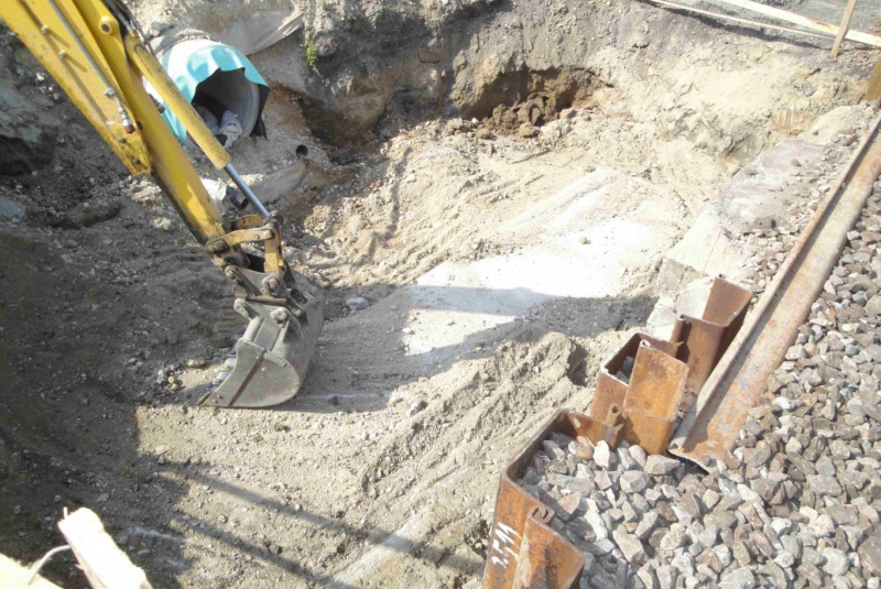 Referencie / ŽSR, Modernizácia železničnej trate Nové Mesto nad Váhom - Púchov, žkm 100,500 - 159,100 pre traťovú rýchlosť do 160 km/hod. - III. etapa, UČS 32 - 32.51 Tr. úsek Trenčín - Tr. Teplá, priepust v nžkm 125,155 - foto Referencie / ŽSR, Modernizácia železničnej trate Nové Mesto nad Váhom - Púchov, žkm 100,500 - 159,100 pre traťovú rýchlosť do 160 km/hod. - III. etapa, UČS 32 - 32.51 Tr. úsek Trenčín - Tr. Teplá, priepust v nžkm 125,155 - foto