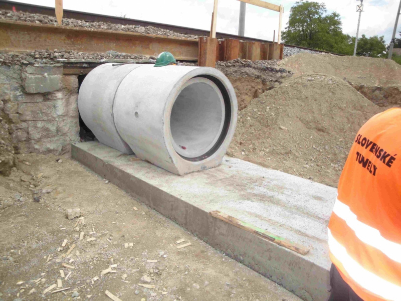 ŽSR, Modernizácia železničnej trate Nové Mesto nad Váhom - Púchov, žkm 100,500 - 159,100 pre traťovú rýchlosť do 160 km/hod. - III. etapa, UČS 32 - 32.56 Tr. úsek Trenčín - Tr. Teplá, priepust v nžkm 128,929