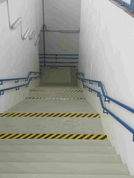 ŽSR, Modernizácia železničnej trate Nové Mesto nad Váhom - Púchov, žkm 100,500 - 159,100 pre traťovú rýchlosť do 160 km/hod. - III. etapa, UČS 32 - 38.06 Tr. úsek Trenčín - Tr. Teplá, komunikácia podchodu pre chodcov v nžkm 127,168